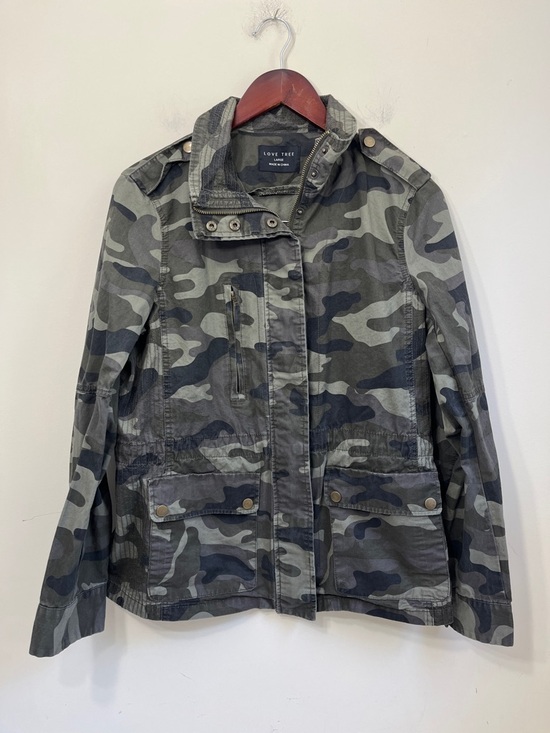 Love Tree Jackets & Blazers - Love Tree Women's Camouflage Utility Jacket Size Large